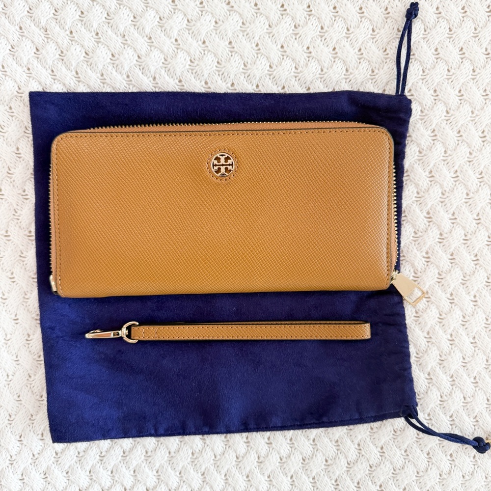 Tory Burch Perry Zip Passport Wallet